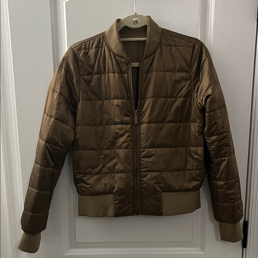 Lululemon Reversible Cropped Bomber Jacket Women’s Size 6 Bronze Quilted LikeNew